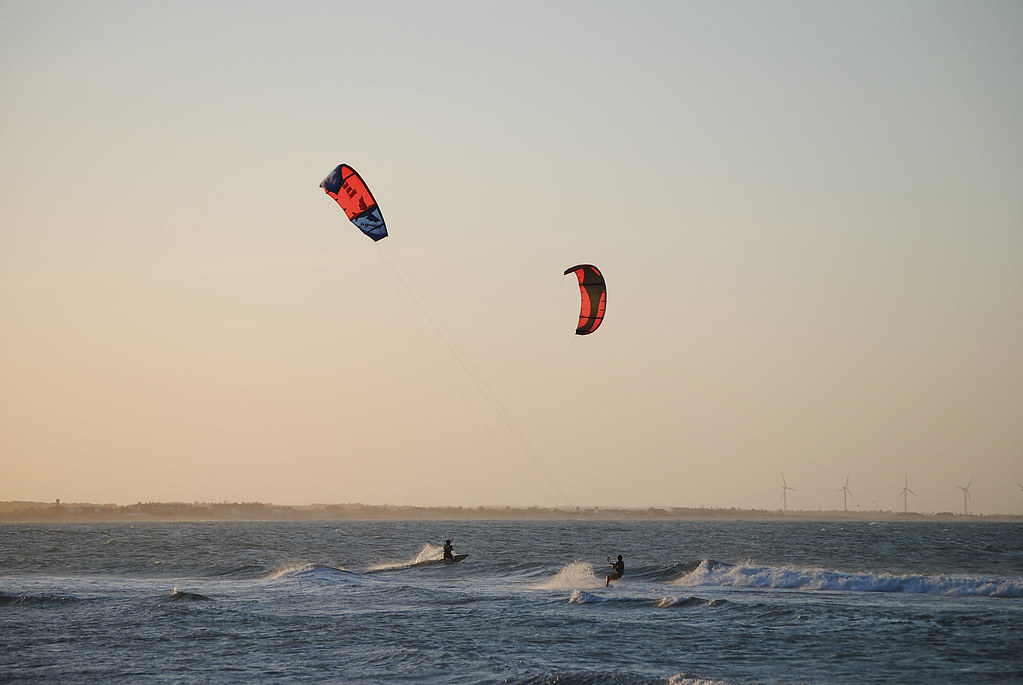 Kitesurf ao entardecer